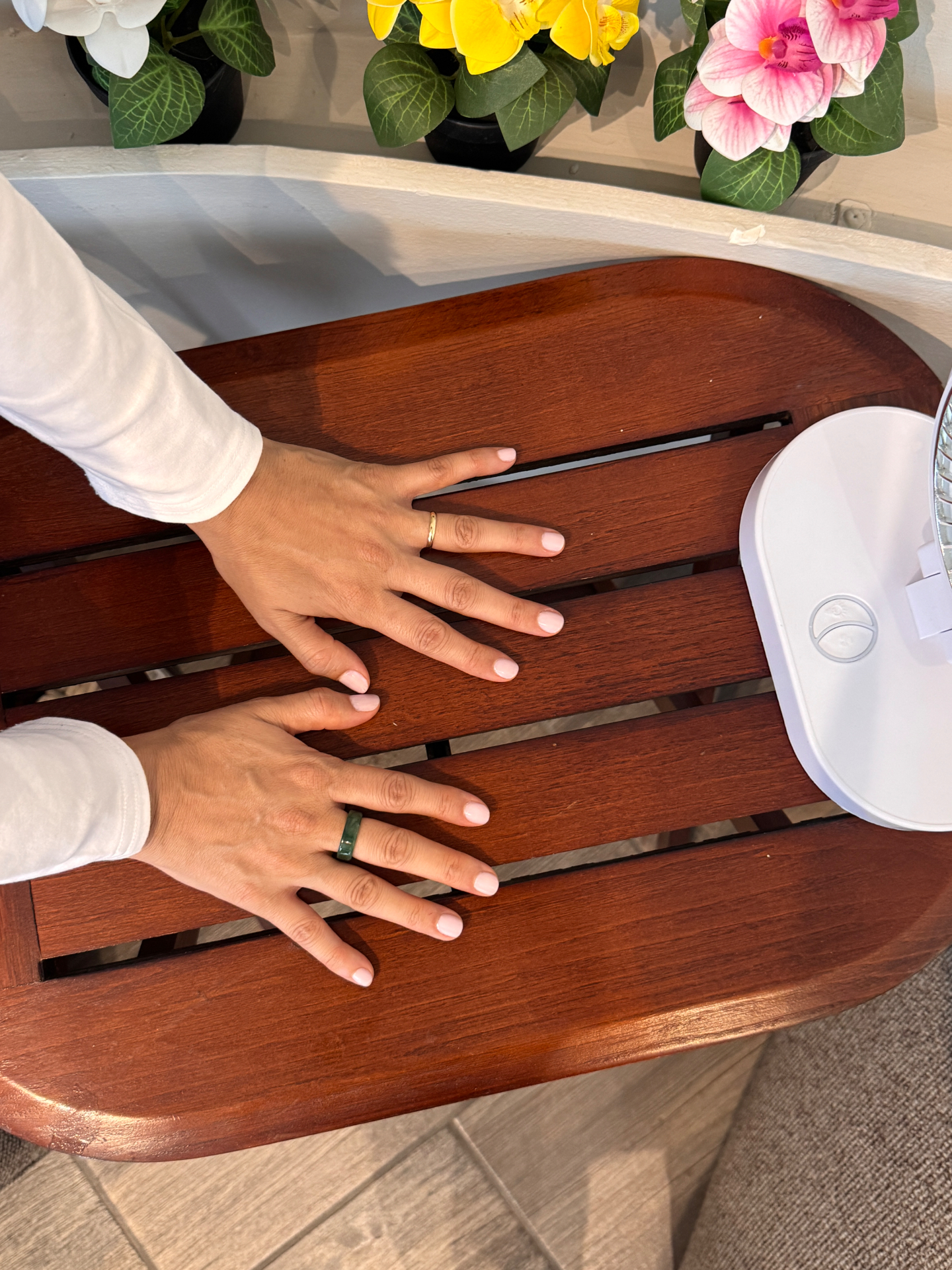 Manicure en tono nude con acabado natural